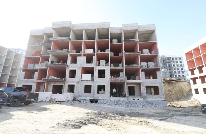 Hatay Antakya'da afet konutlarının yapımı sürüyor