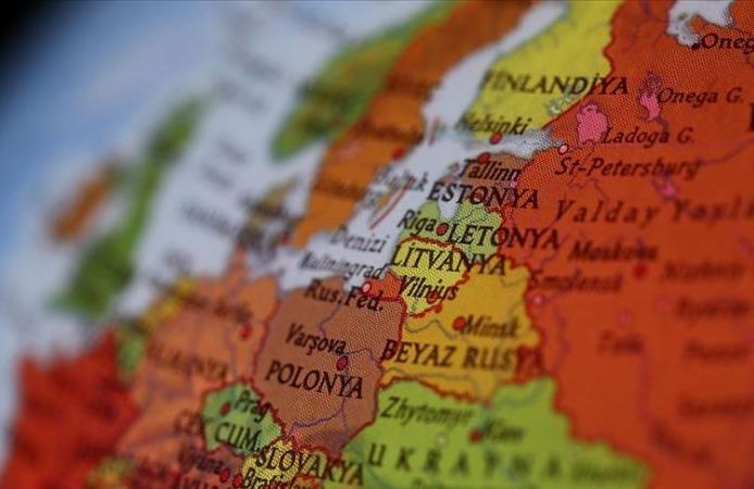 Litvanya, hava sahasına giren balonlar nedeniyle Belarus ile sınır kapılarını geçici olarak kapattı