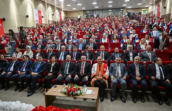 Adana Alparslan Türkeş Bilim ve Teknoloji Üniversitesi'nde 2025-2026 Akademik Yılı törenle açıldı