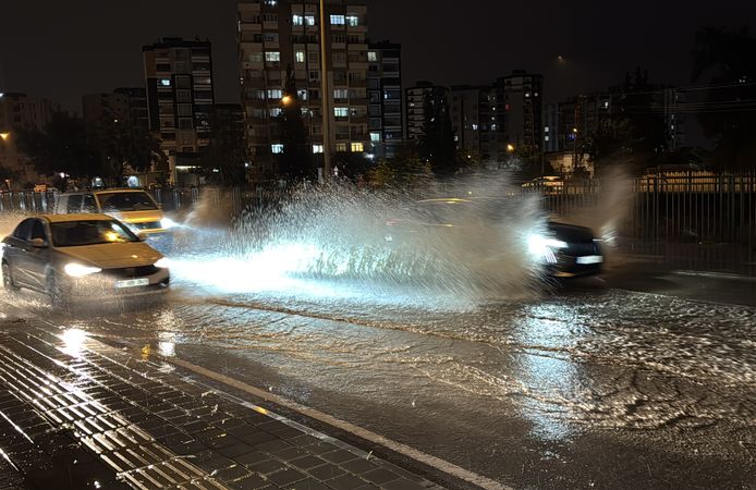 Adana'da sağanak etkili oldu