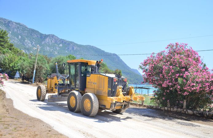 Kumluca Belediyesi, 25 mahallede 222 bin metrekare asfalt çalışması yaptı