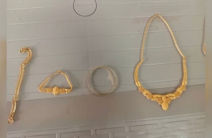 Antalya'da kendilerini MİT görevlisi olarak tanıtıp dolandırıcılık yaptıkları öne sürülen 3 zanlı tutuklandı