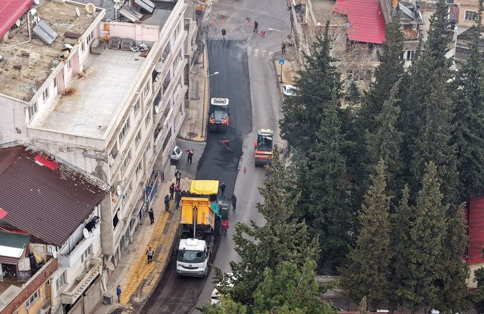 Yollar Tek Tek Yenileniyor