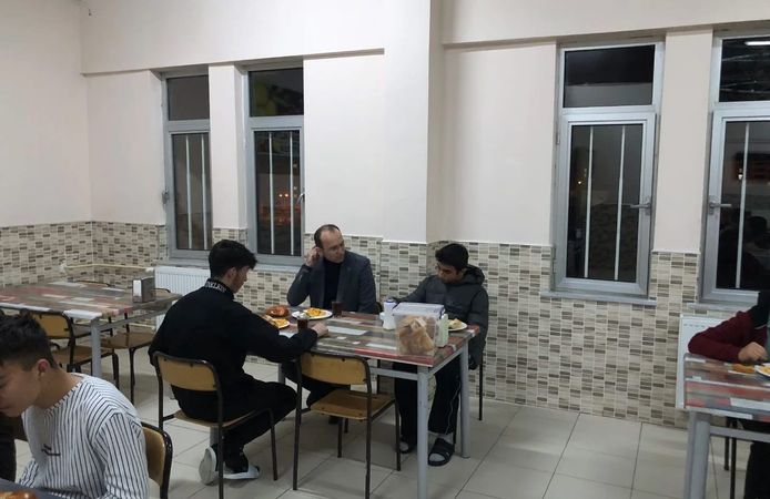 Kaymakam Sarıdoğan, Öğrencilerle Sahur Sofrasında Buluştu