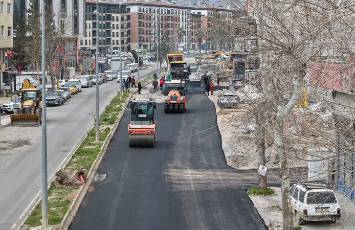Büyükşehir, Dulkadiroğlu’nda Asfalt Mesaisini Sürdürüyor