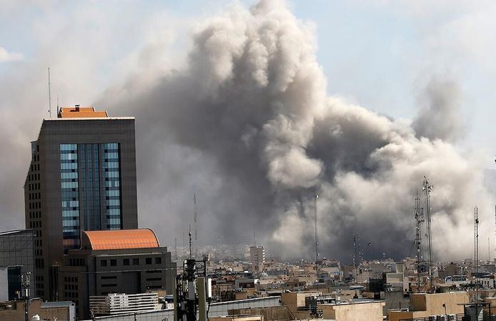 ABD-İsrail saldırılarının hedefindeki Tahran'da art arda patlamalar meydana geldi