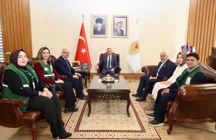 Vali Ünlüer, Yeşilay Kahramanmaraş Şubesi Heyetini Makamında Ağırladı