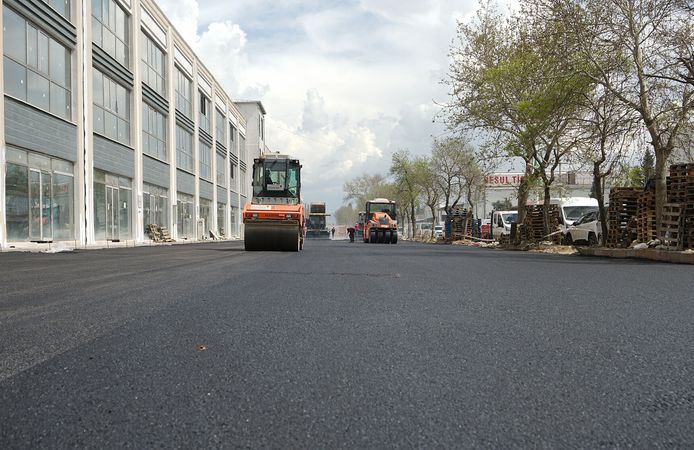 Büyükşehir, Toptancılar Sitesinde Asfalt Çalışmasını Sürdürüyor