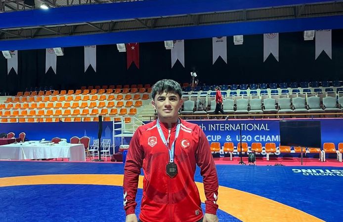 Kahramanmaraşlı Güreşçiden Uluslararası Turnuvada Bronz Madalya
