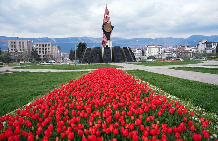 Şehir Çiçek Açtı; Kavşaklarda Görsel Şölen