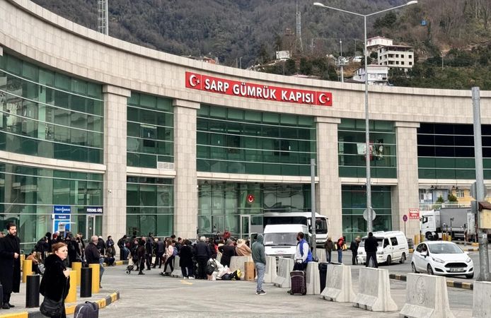 Sarp'tan 2026'nın ilk çeyreğinde 1 milyona yakın yolcu geçti