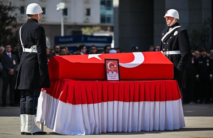 İstanbul'da kazada şehit olan polisimiz için tören düzenlendi