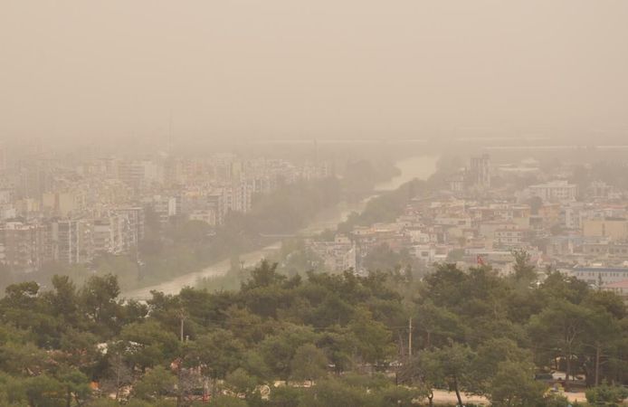 MGM'den toz taşınımı uyarısı: Yarın öğle saatlerine kadar sürecek