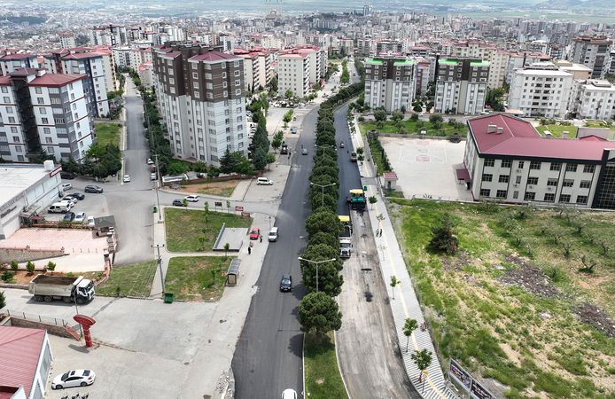 Büyükşehir, Ahır Dağı Caddesi’nde Asfalt Mesaisini Sürdürüyor