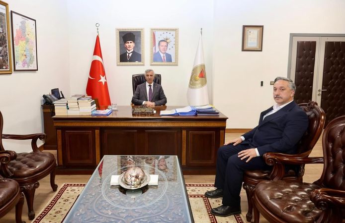 Vali Ünlüer Makamında Bir Dizi Ziyaretçiyi Ağırladı