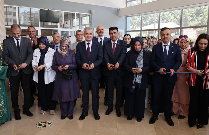 “70 Yıllık Birikim, Hayat Boyu Üretim” Sergisi Ziyaretçilerden Yoğun İlgi Gördü