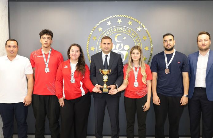 Dereceye Giren Sporculardan Gençlik Ve Spor İl Müdürü Özdemir’e Ziyaret