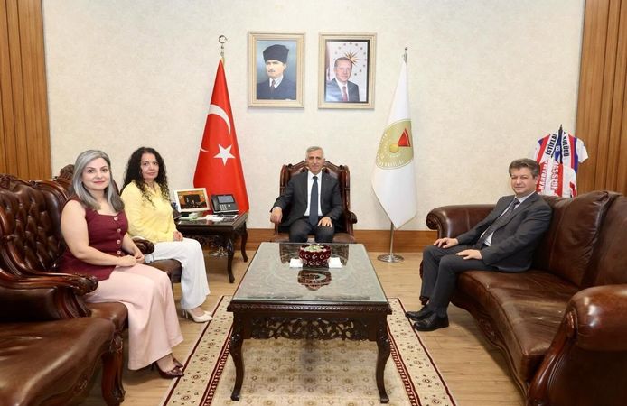 Vali Ünlüer, Akademisyen ve Eğitimcileri Makamında Ağırladı