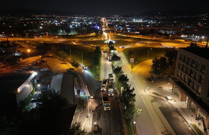 Büyükşehir, Azerbaycan Bulvarı’nın Son Kat Asfaltını Seriyor
