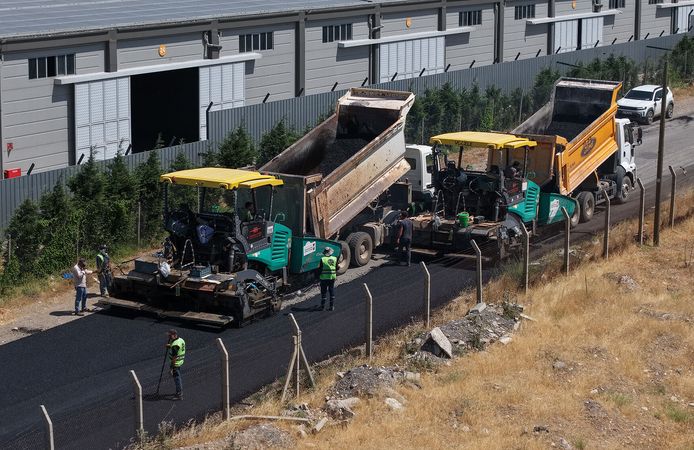 Büyükşehir Belediyesi Gençosman Mahallesi’nde Yol Yenileme Çalışmalarına Devam Ediyor