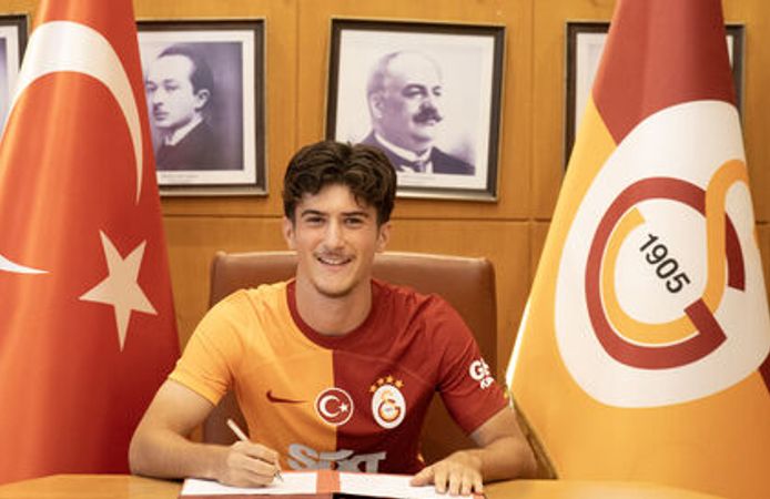 Galatasaray’dan ayrıldı, sürpriz takıma imza attı!