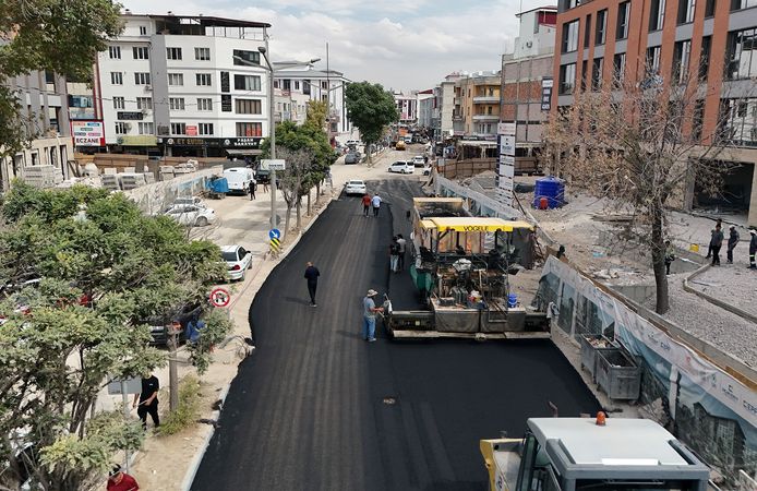 Büyükşehir, Elbistan’da Sıcak Asfalt Yatırımlarını Sürdürüyor