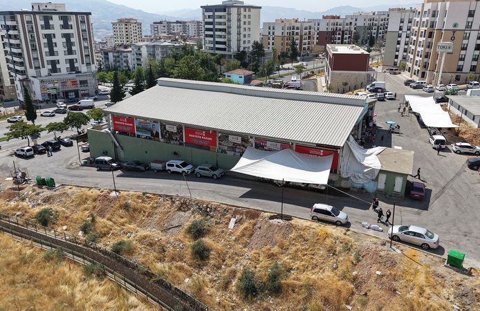 Sosyete Pazarı Yeni Yerinde Hizmet Vermeye Başladı