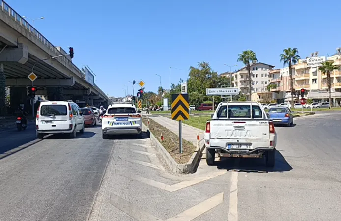 Yol kenarındaki kamyonet polis ekiplerini alarma geçirdi! Gerçek bambaşka çıktı