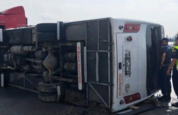 Midibüs Devrildi! 5 Kişi Yaralandı
