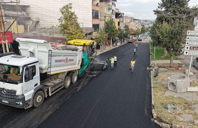 Büyükşehir Bayazıtlı Bulvarı’nda Asfalt Mesaisini Sürdürüyor
