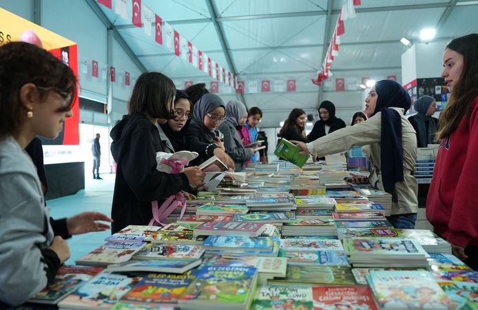 Anadolu’nun En Büyük Kitap Fuarı, Öğrencilerle Şenleniyor