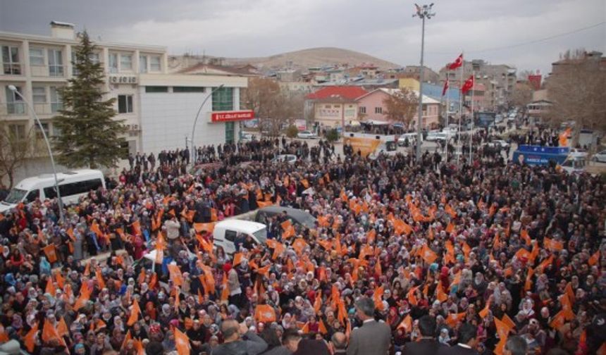 AK Partili Bayanlar Meydana İndi