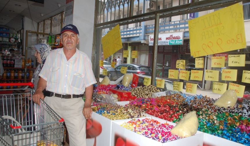 Afşin’de bayram şekerleri tezgahları renklendirdi