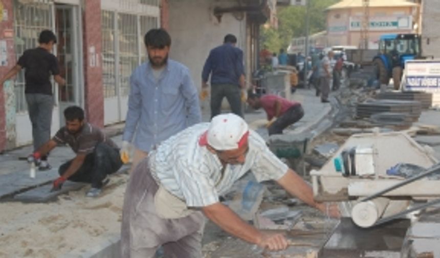 Büyükşehir’den Atatürk Caddesinde Bazalt Çalışması