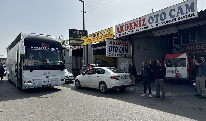 Cumhur İttifakı Antalya Büyükşehir Belediye Başkan adayı Tütüncü, seçim çalışmalarını sürdürdü