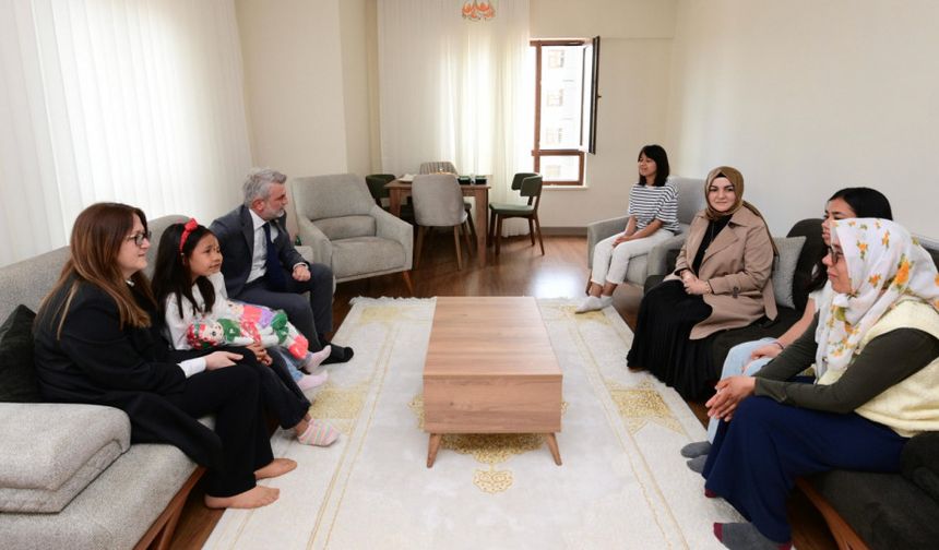 Başkan Görgel, Asrın Felaketinde Ailesini Kaybeden Vatandaşları Ziyaret Etti