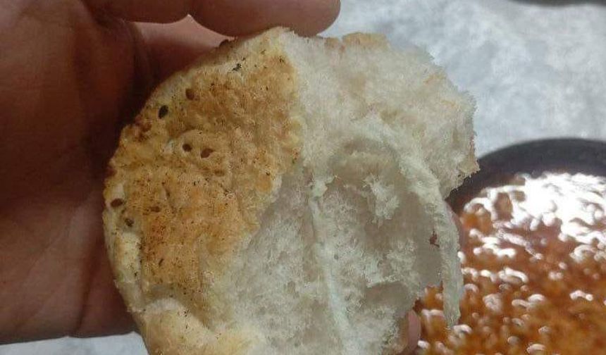 Kahramanmaraş'ta Vatandaşın Aldığı Ekmeğin İçinden İp Çıktı
