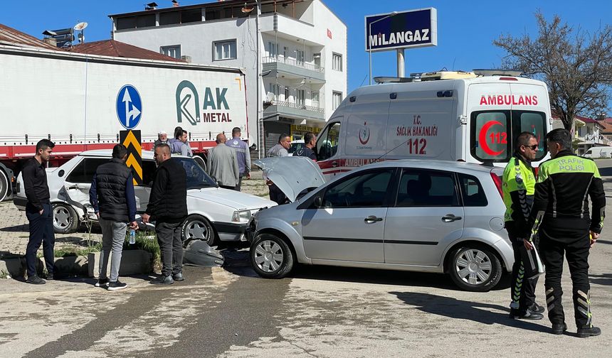 Afşin’de Trafik Kazası: 3 Yaralı