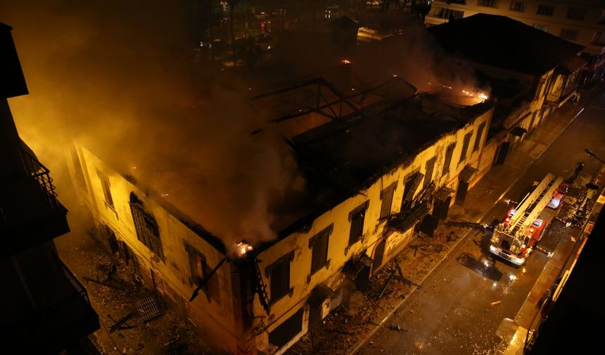 Hatay'da tarihi binada çıkan yangının nedeni araştırılıyor
