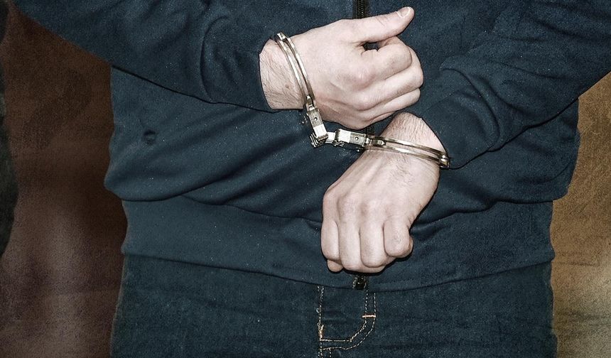 İzmir merkezli FETÖ operasyonu: 10 gözaltı