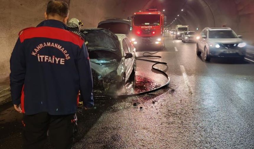 Seyir Halindeki Otomobil Tünelde Alev Aldı