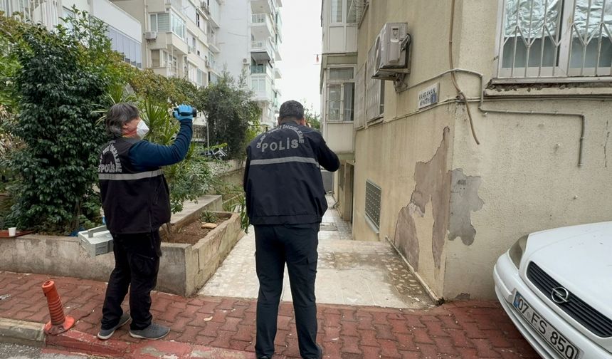 Antalya'da ev sahibi kiracısıyla kaldığı dairede ölü bulundu