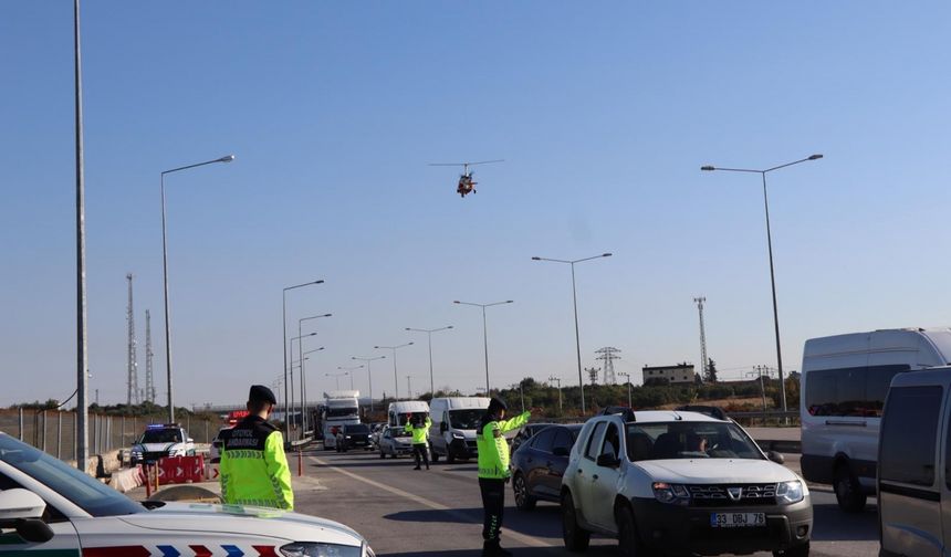 Mersin'de jandarma ekipleri "cayrokopter" ile trafik denetimi yaptı