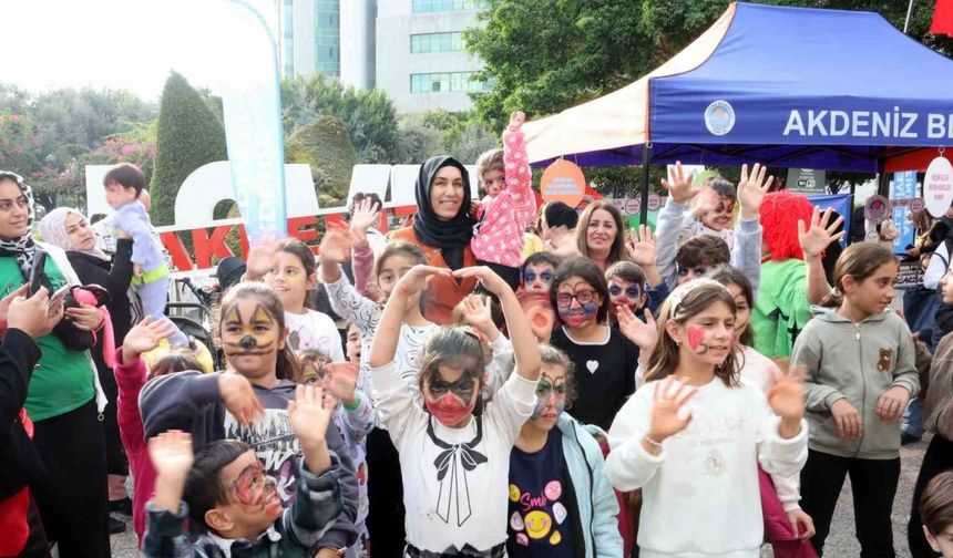 Akdeniz Belediyesinden ’Dünya Çocuk Hakları Günü Şenliği’