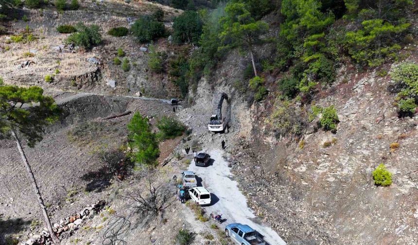 Alanya’da heyelan sonrası kapanan yolda sona gelindi