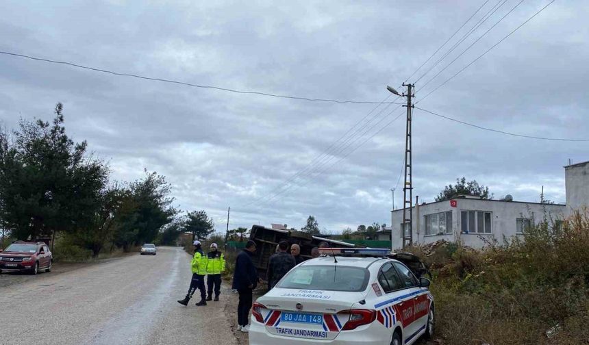 Öğrenci servisi takla attı: 2 yaralı