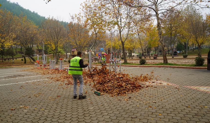 Büyükşehir’den Parklarda Temizlik Seferberliği