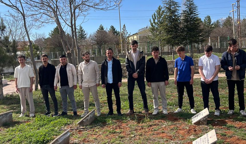 Afşin Ülkü Ocakları'ndan Şehitliğe Anlamlı Ziyaret