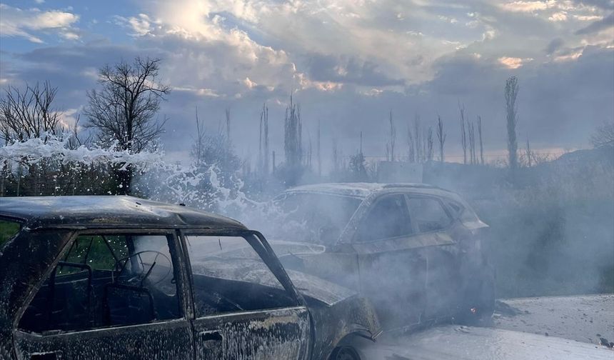 Burdur'da iki otomobilin çarpıştığı kazada 1 kişi öldü, 4 kişi yaralandı