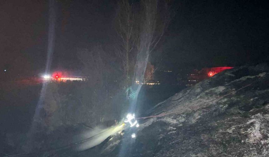 Burdur’da 3 farklı noktada başlayan sazlık yangınında 15 dekar alan yandı